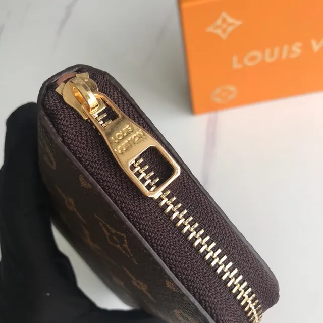 Louis Vuitton Carteira Longa com Zíper Superior Vertical em Lona Monograma Marrom Dourado 4