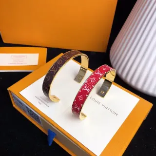 سوار كف Louis Vuitton مونوغرام بني أحمر جلدي مغلف لون ذهبي
