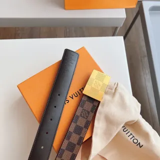 Louis Vuitton Damier Ebène और काला चमड़े का बेल्ट