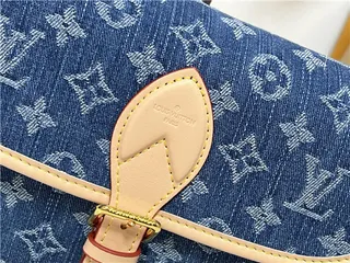 حقيبة كتفية Louis Vuitton من الدنيم بتصميم مونوغرام مع الفلاب 6