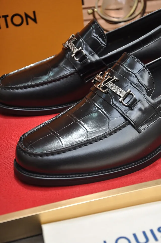 Louis Vuitton Double Monk Strap Loafer Noir et Or Crocodile estampé Cuir Loafer 2