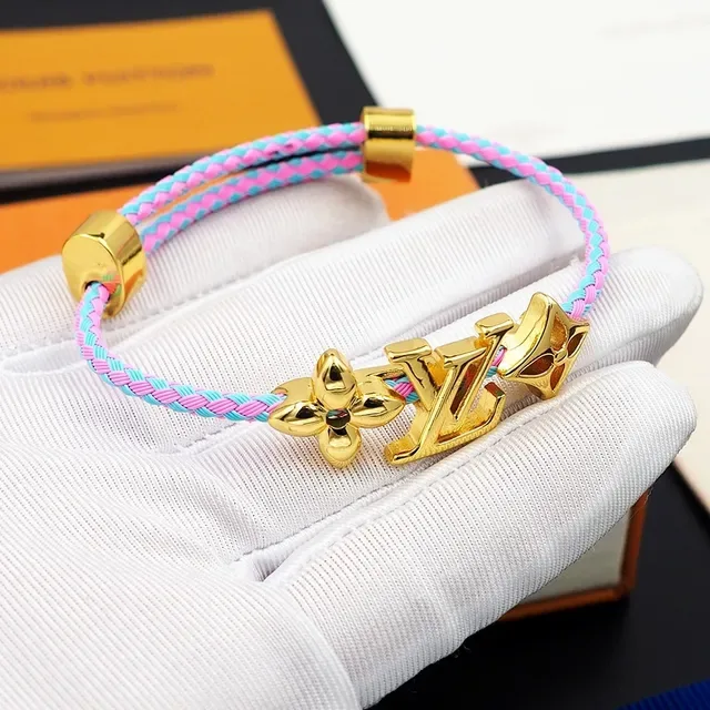 Louis Vuitton ফ্লাওয়ার এবং মোনোগ্রাম ব্রেইডেড গোলাপি এবং নীল কর্ড ব্রেসলেট 3