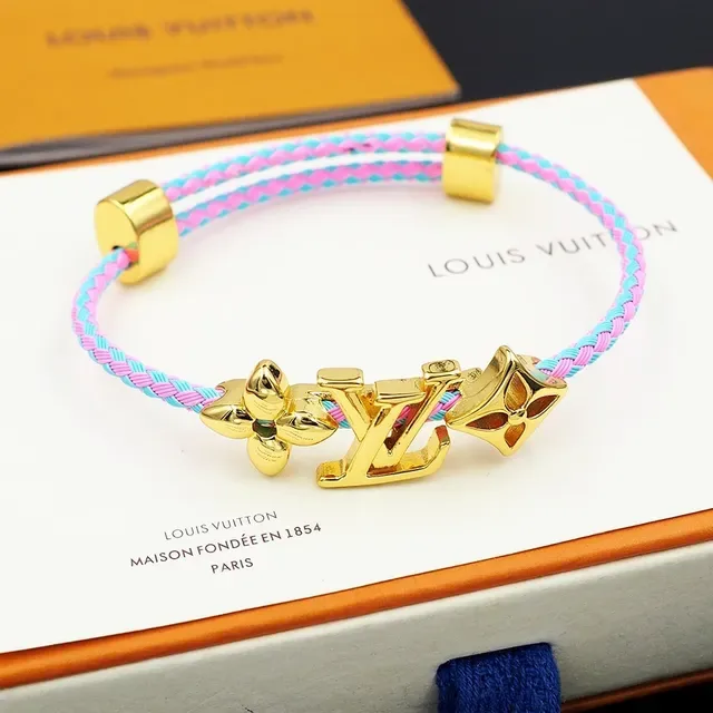 Louis Vuitton ফ্লাওয়ার এবং মোনোগ্রাম ব্রেইডেড গোলাপি এবং নীল কর্ড ব্রেসলেট 7