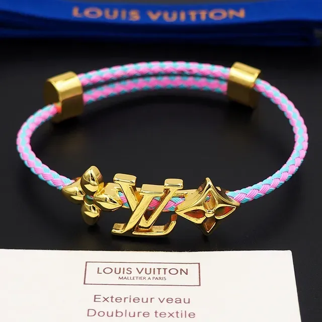 Louis Vuitton ফ্লাওয়ার এবং মোনোগ্রাম ব্রেইডেড গোলাপি এবং নীল কর্ড ব্রেসলেট 9