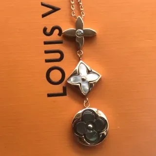 Colar Louis Vuitton Motivo Floral Triplo