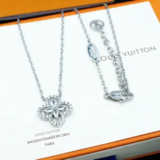 Louis Vuitton Colar com pingente floral de quatro pétalas de cristal