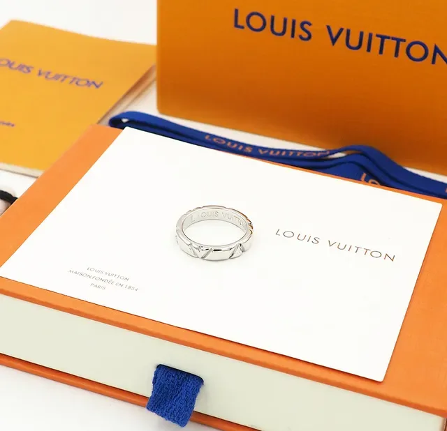 Louis Vuitton 几何纹理金戒指 3