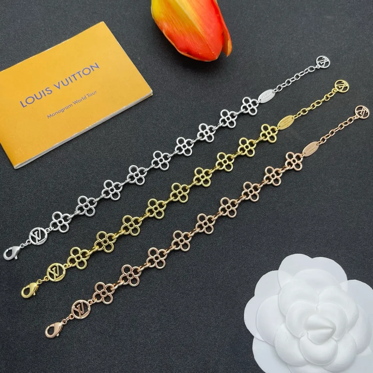Louis Vuitton 金色四叶草花卉链接手链 3