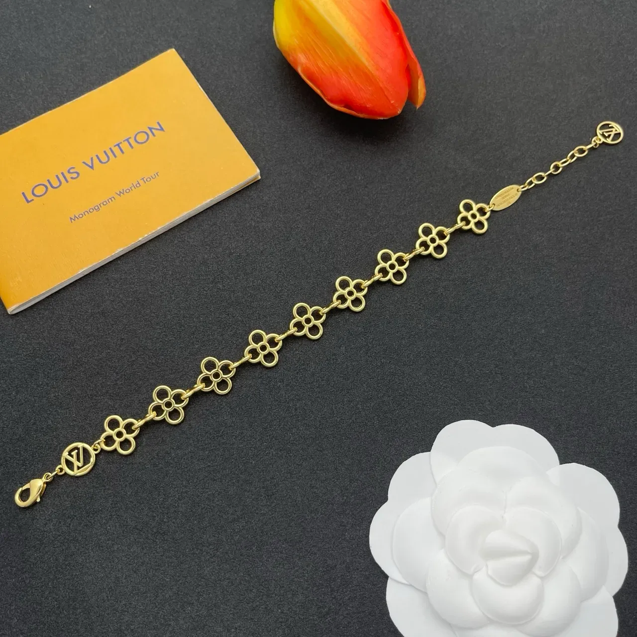 Louis Vuitton 金色四叶草花卉链接手链 8