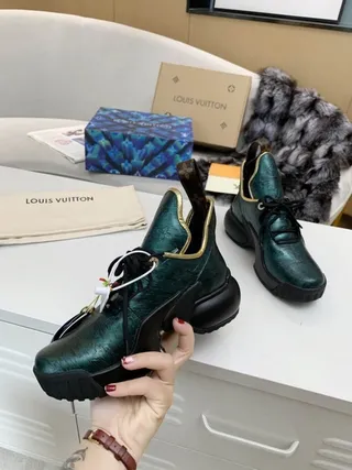 Louis Vuitton أحذية رياضية سميكة أخضر أسود معدني مونوغرام جلدي كولار محاط بحافة ذهبية 2