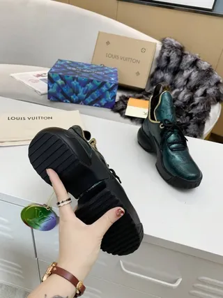 Louis Vuitton أحذية رياضية سميكة أخضر أسود معدني مونوغرام جلدي كولار محاط بحافة ذهبية 3