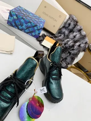 Louis Vuitton أحذية رياضية سميكة أخضر أسود معدني مونوغرام جلدي كولار محاط بحافة ذهبية 7