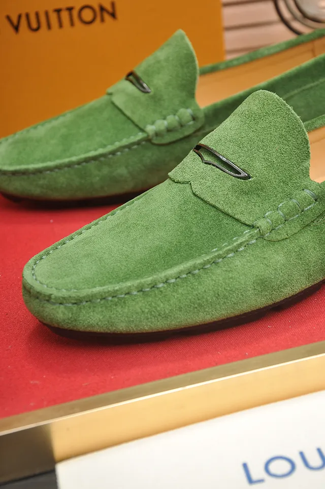 Louis Vuitton Mocassins Penny en Daim Vert avec Sangle 2