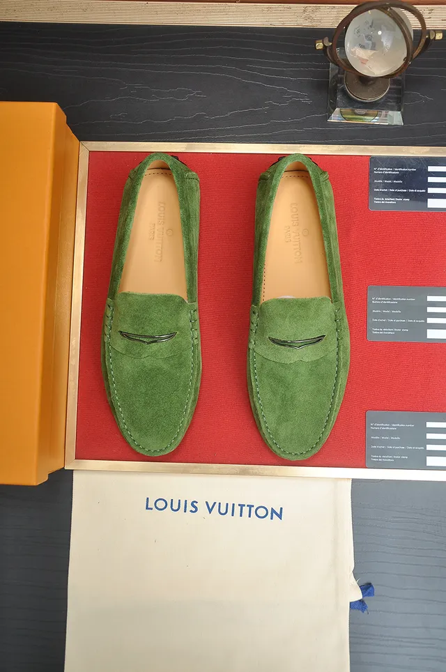 Louis Vuitton Mocassins Penny en Daim Vert avec Sangle 5