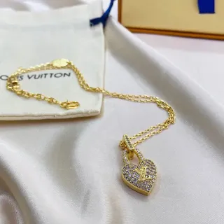 Louis Vuitton Colar com candado de coração pavé de cristal dourado
