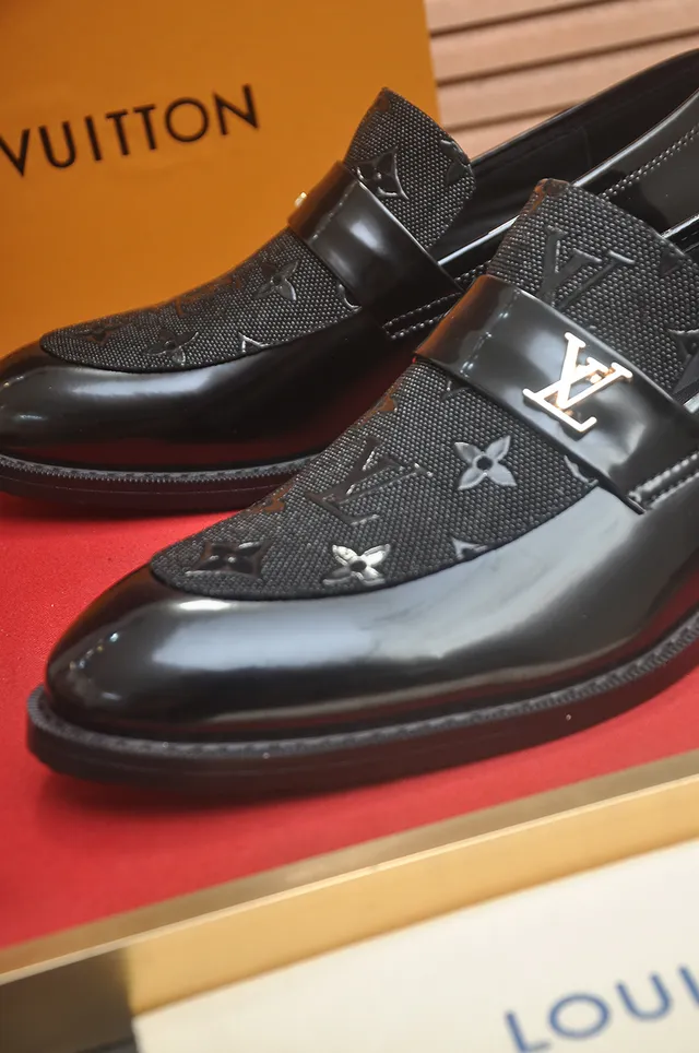 Louis Vuitton लूफर ब्लैक पैटेंट और मॉनोग्राम फैब्रिक लूफर 2