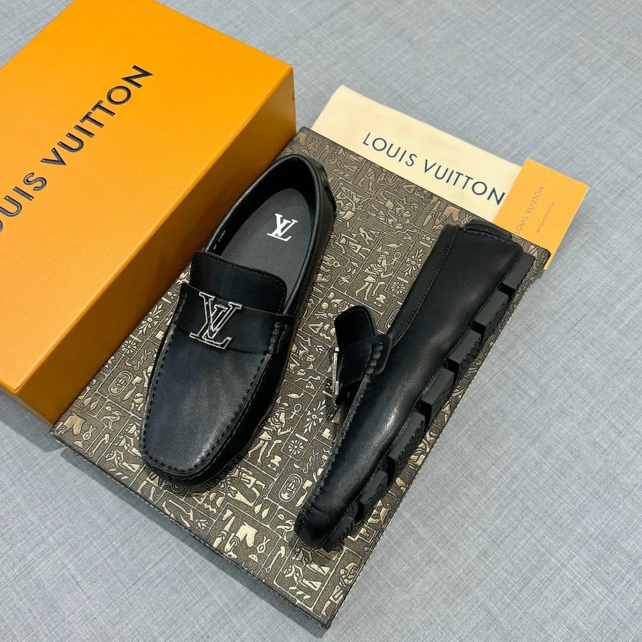 路易威登 黑色银色 皮革 金属 LV Buckle 乐福鞋 2
