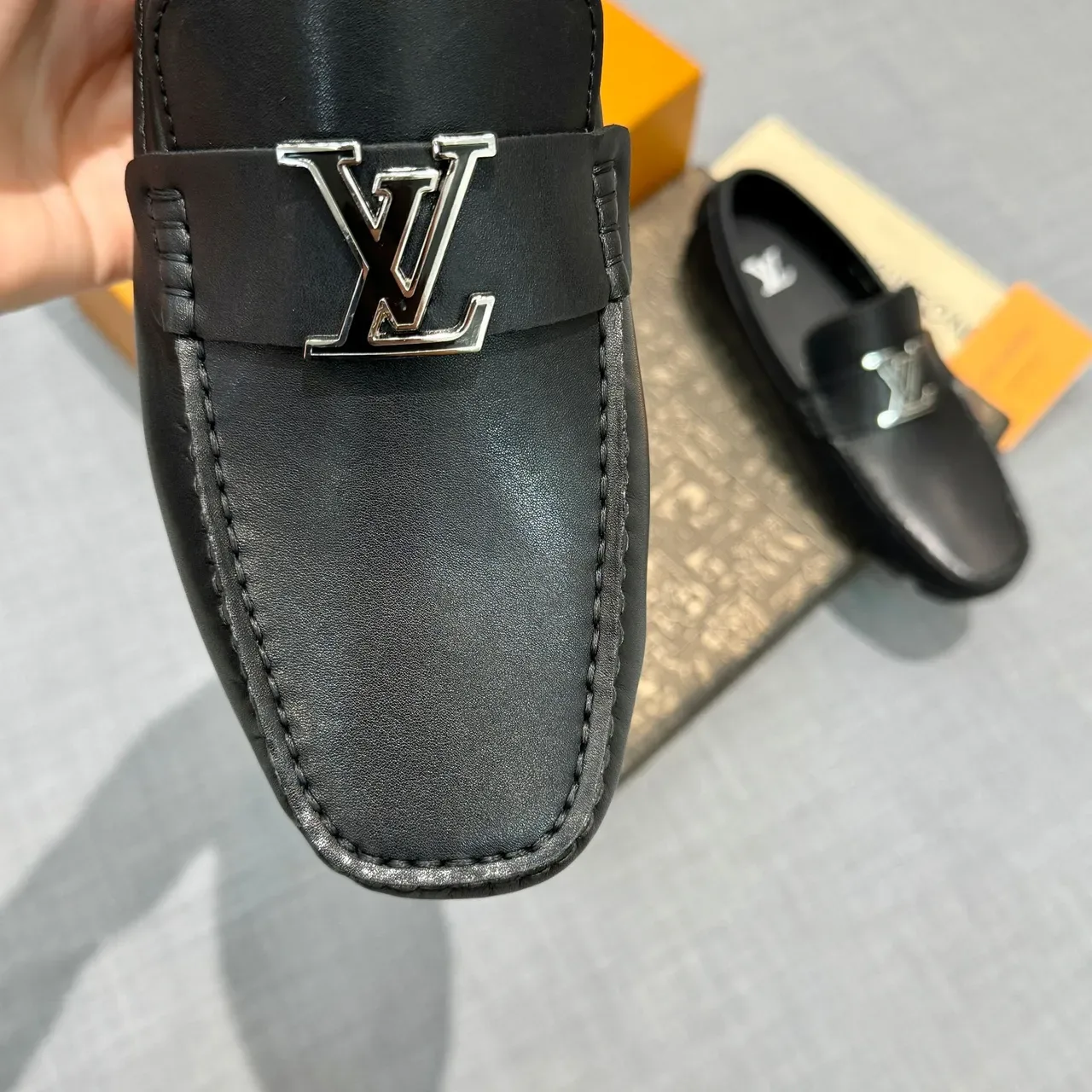 路易威登 黑色银色 皮革 金属 LV Buckle 乐福鞋 3