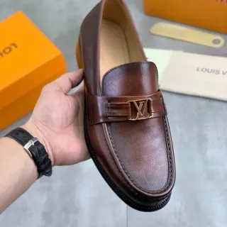 Louis Vuitton বাদামি চামড়া LV বাকল লোফার