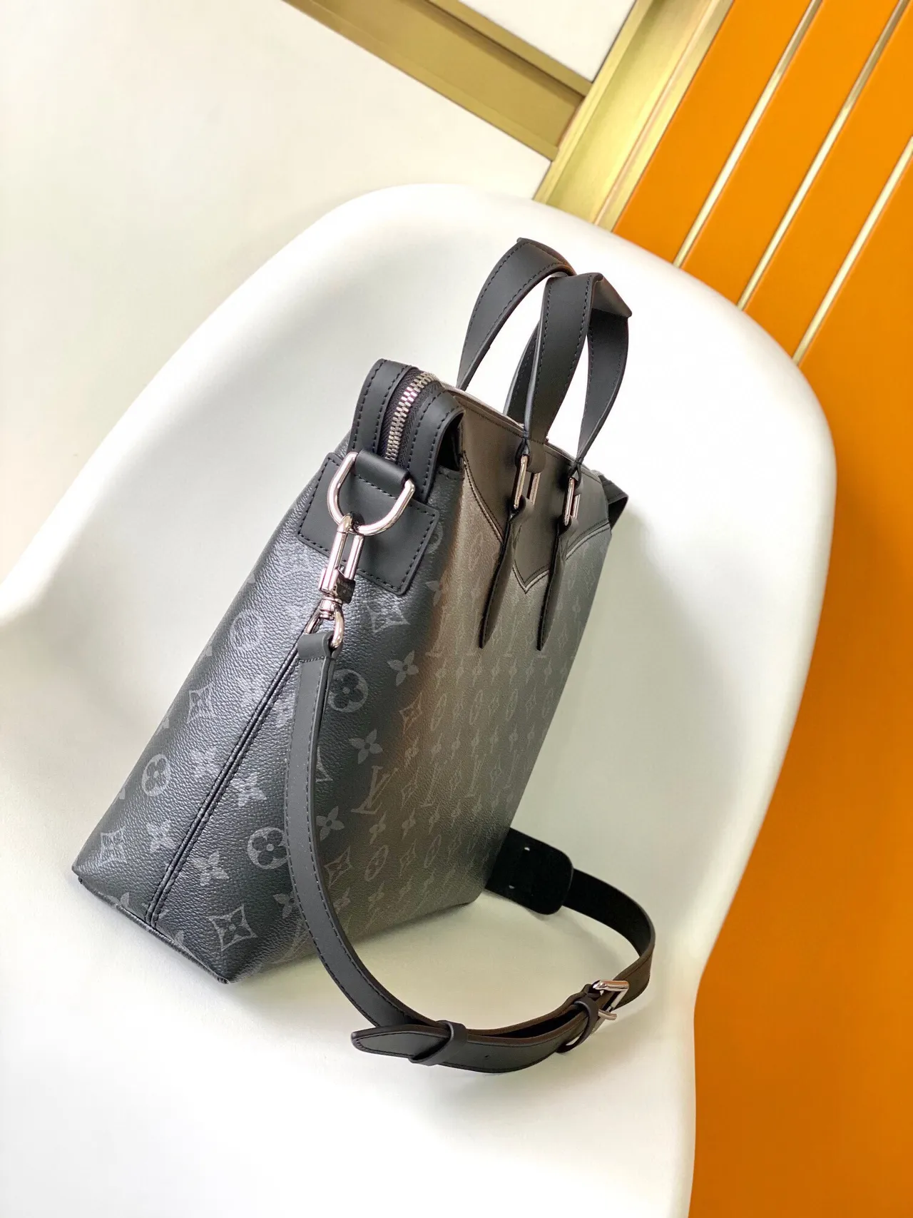 Louis Vuitton Lockit حقيبة توت قماش رمادي منظم نقشة 6