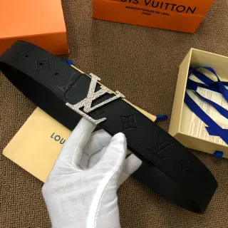 Louis Vuitton LV Initiales cinto de couro preto com cristais