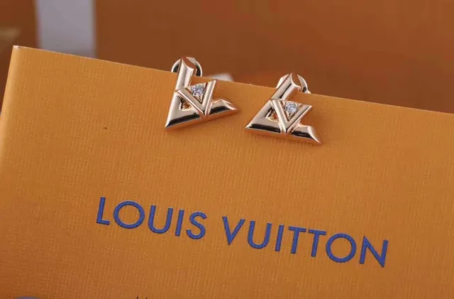Louis Vuitton LV Initiales ذهبي فضي هندسي أوليغرافية مرصّع حجر أقراط 3