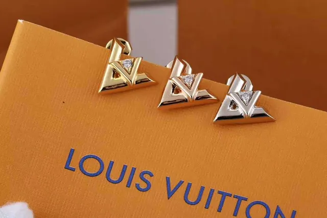Louis Vuitton LV Initiales ذهبي فضي هندسي أوليغرافية مرصّع حجر أقراط 7