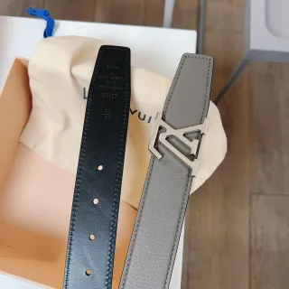 Louis Vuitton LV Initiales 灰色和黑色皮带