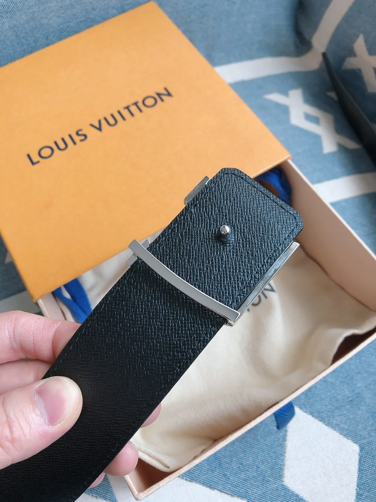 Louis Vuitton LV Initiales Monogram चमड़े की पटरी 2