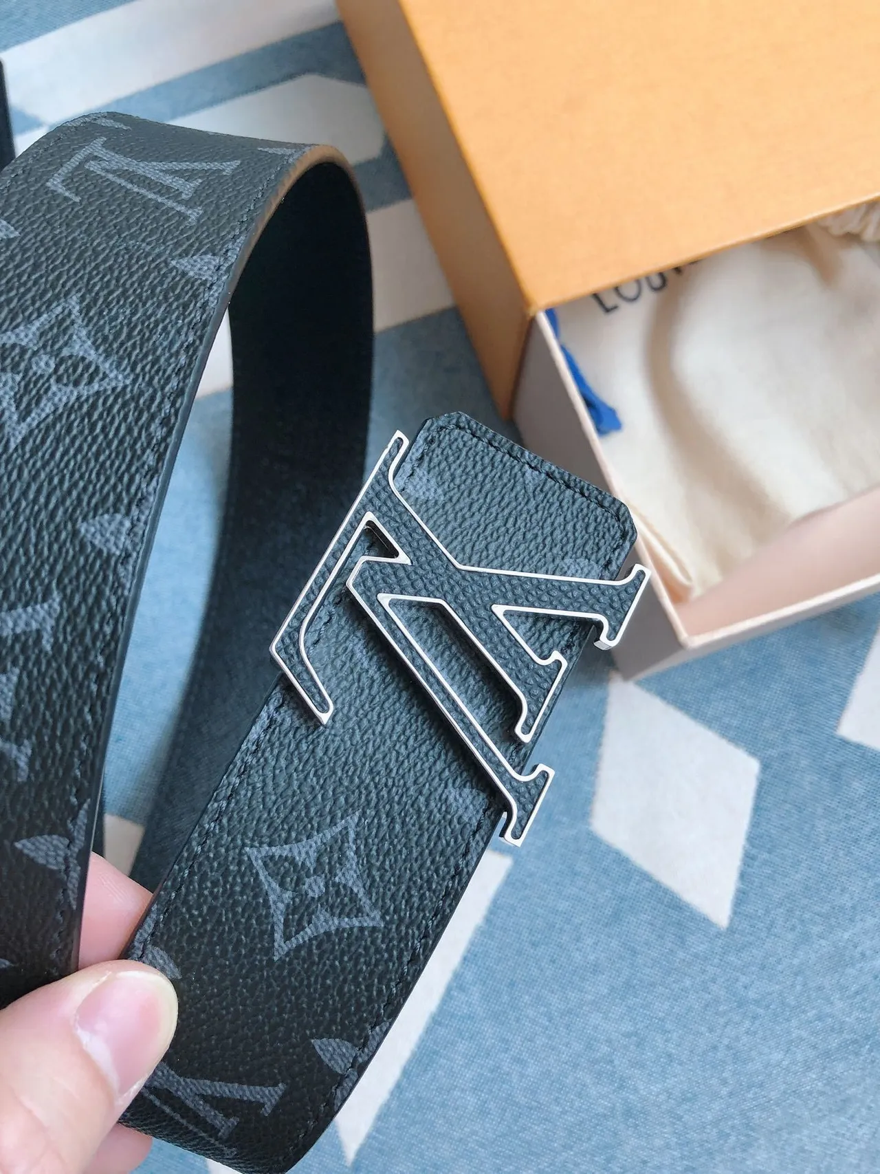 Louis Vuitton LV Initiales Monogram चमड़े की पटरी 8
