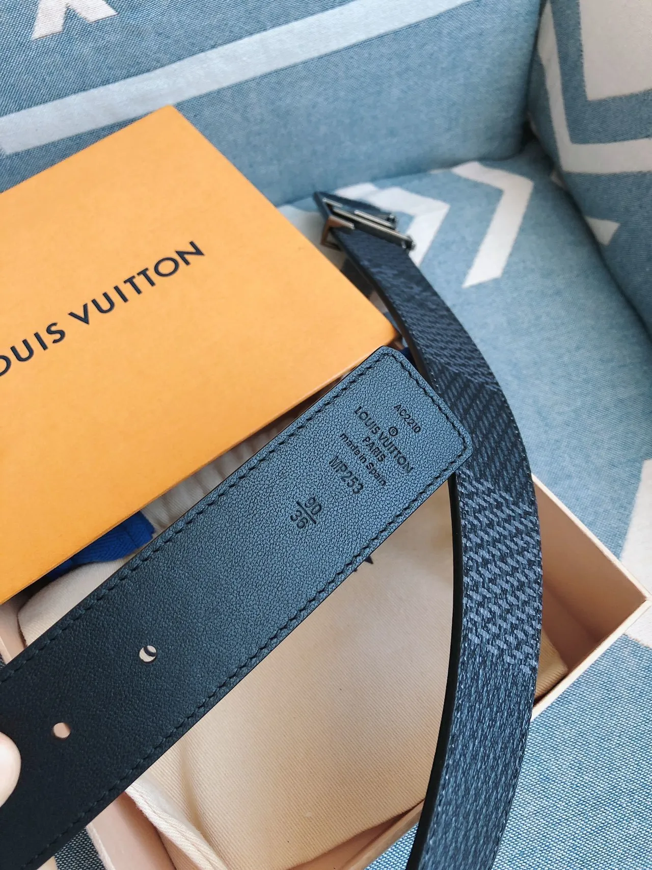 Louis Vuitton LV Initiales Textured Blue Leather Belt 4