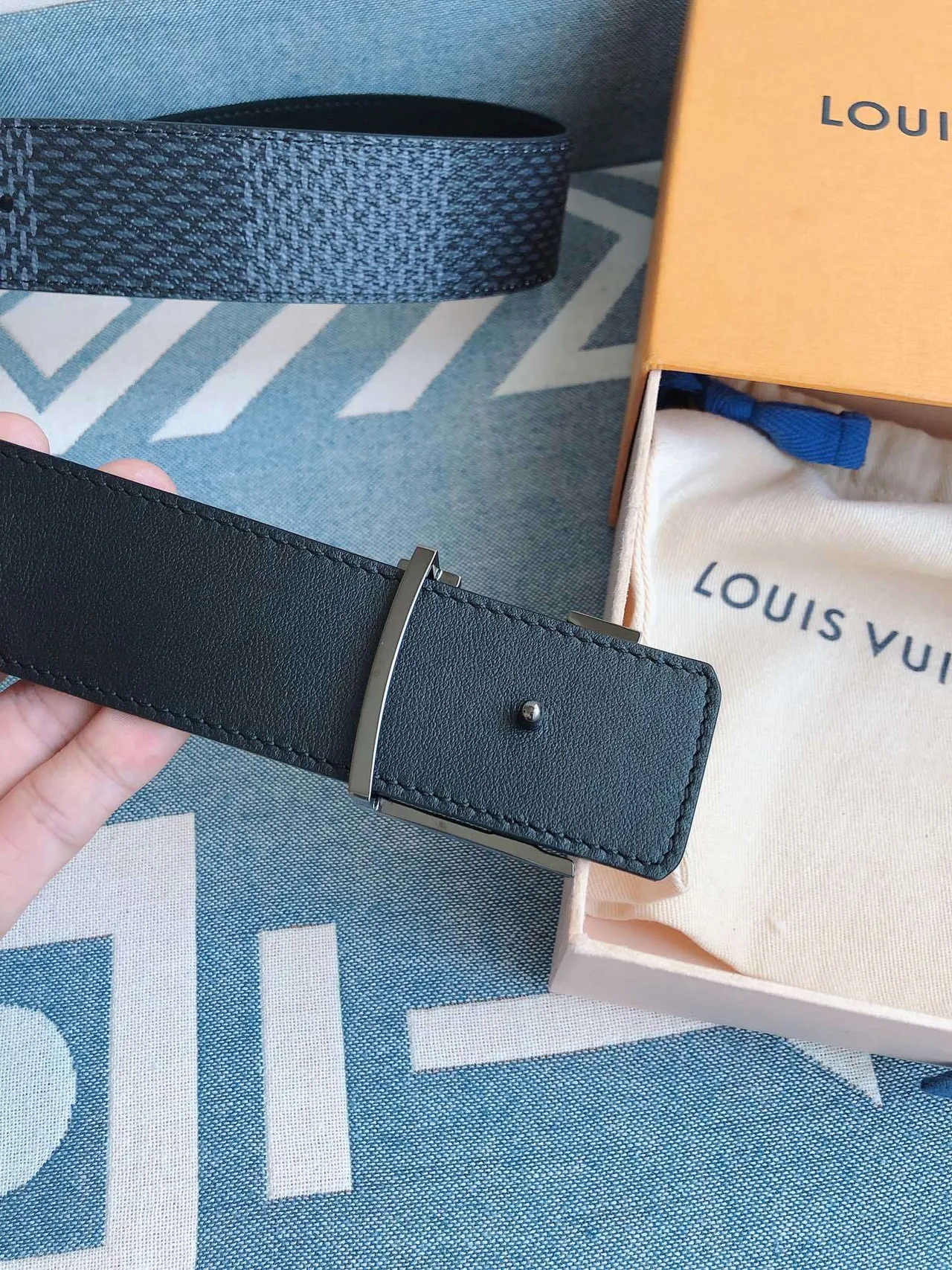 Louis Vuitton LV Initiales Textured Blue Leather Belt 5