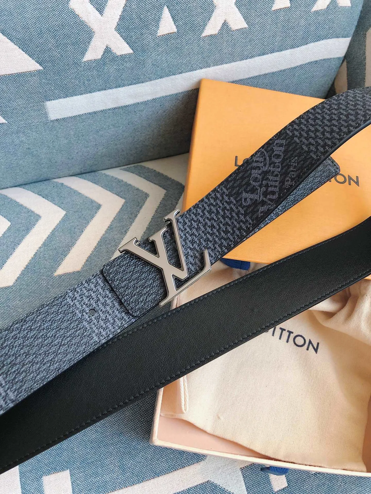 Louis Vuitton LV Initiales Textured Blue Leather Belt 8