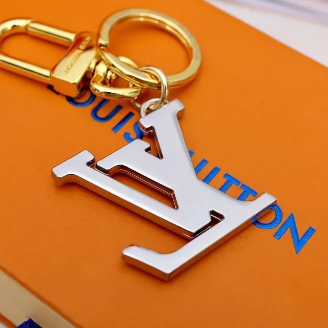 Louis Vuitton LV Logo حقيبة كتفية جانبية ذهبي فضي لامع ثنائي اللون منحوت بمونوغرام 5