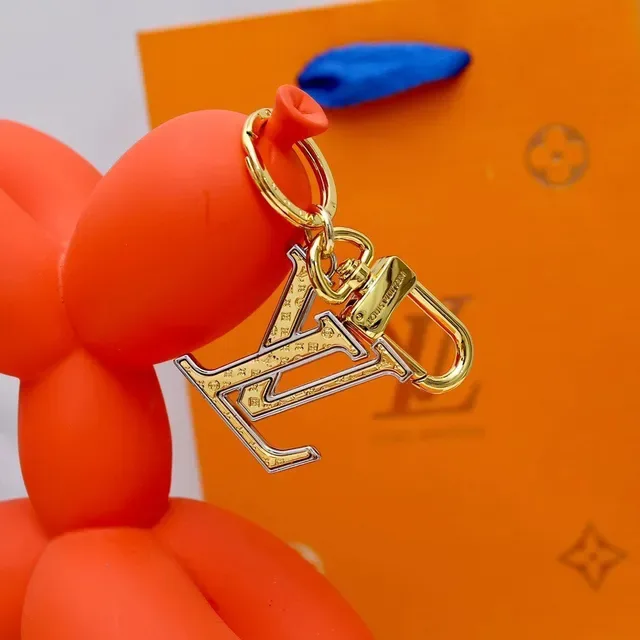 Louis Vuitton LV Logo حقيبة كتفية جانبية ذهبي فضي لامع ثنائي اللون منحوت بمونوغرام 7