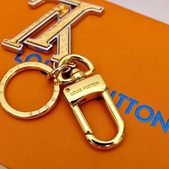 Louis Vuitton LV Logo حقيبة كتفية جانبية ذهبي فضي لامع ثنائي اللون منحوت بمونوغرام 8