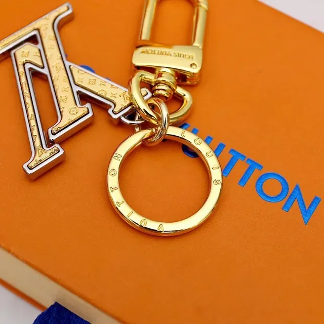Louis Vuitton LV Logo حقيبة كتفية جانبية ذهبي فضي لامع ثنائي اللون منحوت بمونوغرام 9