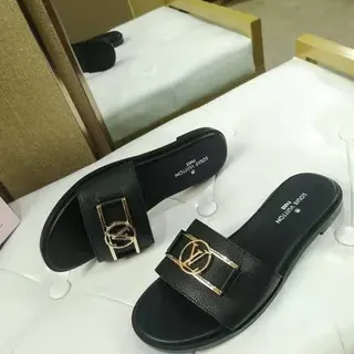 Louis Vuitton LV Slide काला चमड़ा सोने की टोन बकल स्लिपर्स