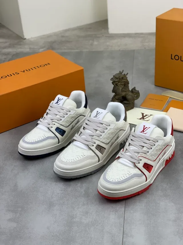 Louis Vuitton LV Trainer Beige Noir Monogramme Embossé Cuir Panneaux en Couches Sneakers Lifestyle 2