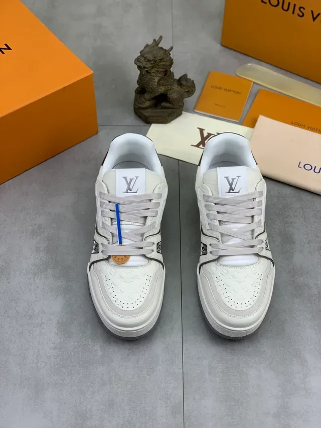 Louis Vuitton LV Trainer Beige Noir Monogramme Embossé Cuir Panneaux en Couches Sneakers Lifestyle 5