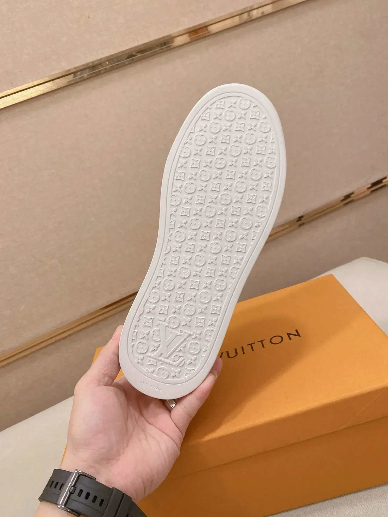 Louis Vuitton LV Trainer Beige Gold Low-Top Zapatillas Lifestyle de Cuero 2