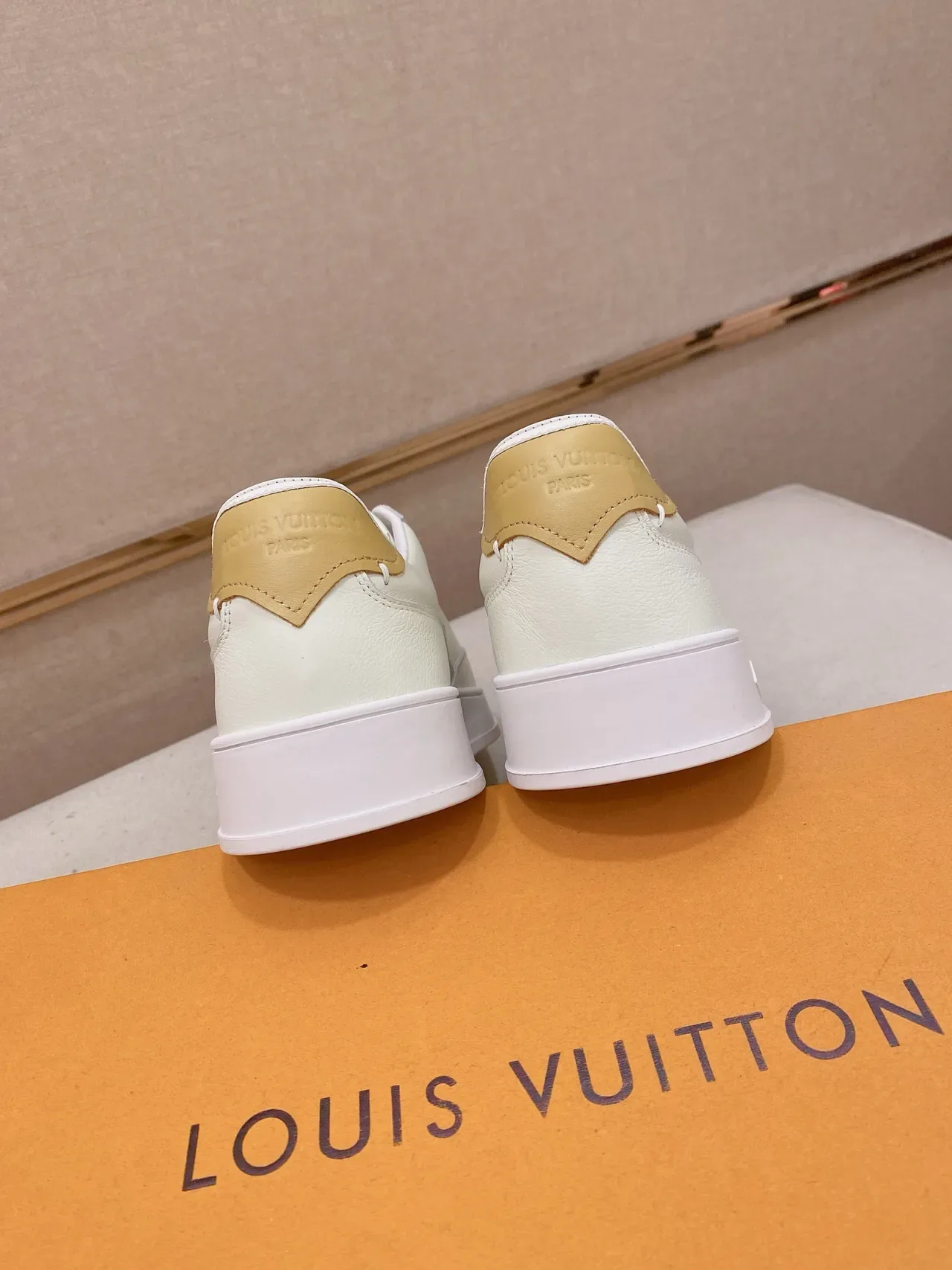 Louis Vuitton LV Trainer Beige Gold Low-Top Zapatillas Lifestyle de Cuero 3