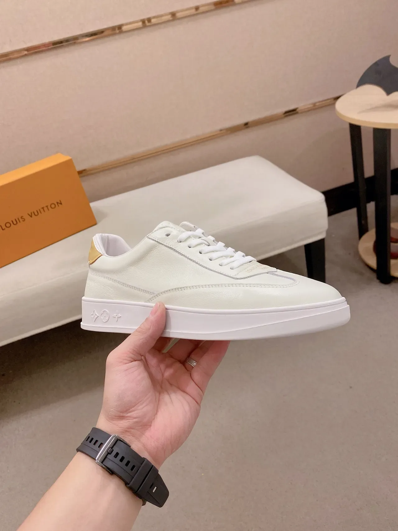 Louis Vuitton LV Trainer Beige Gold Low-Top Zapatillas Lifestyle de Cuero 4