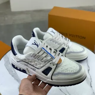 Louis Vuitton LV Trainer Beige Navy Embossed Monogram Couro Esculpido Sola Intermediária Multicamadas Tênis Lifestyle