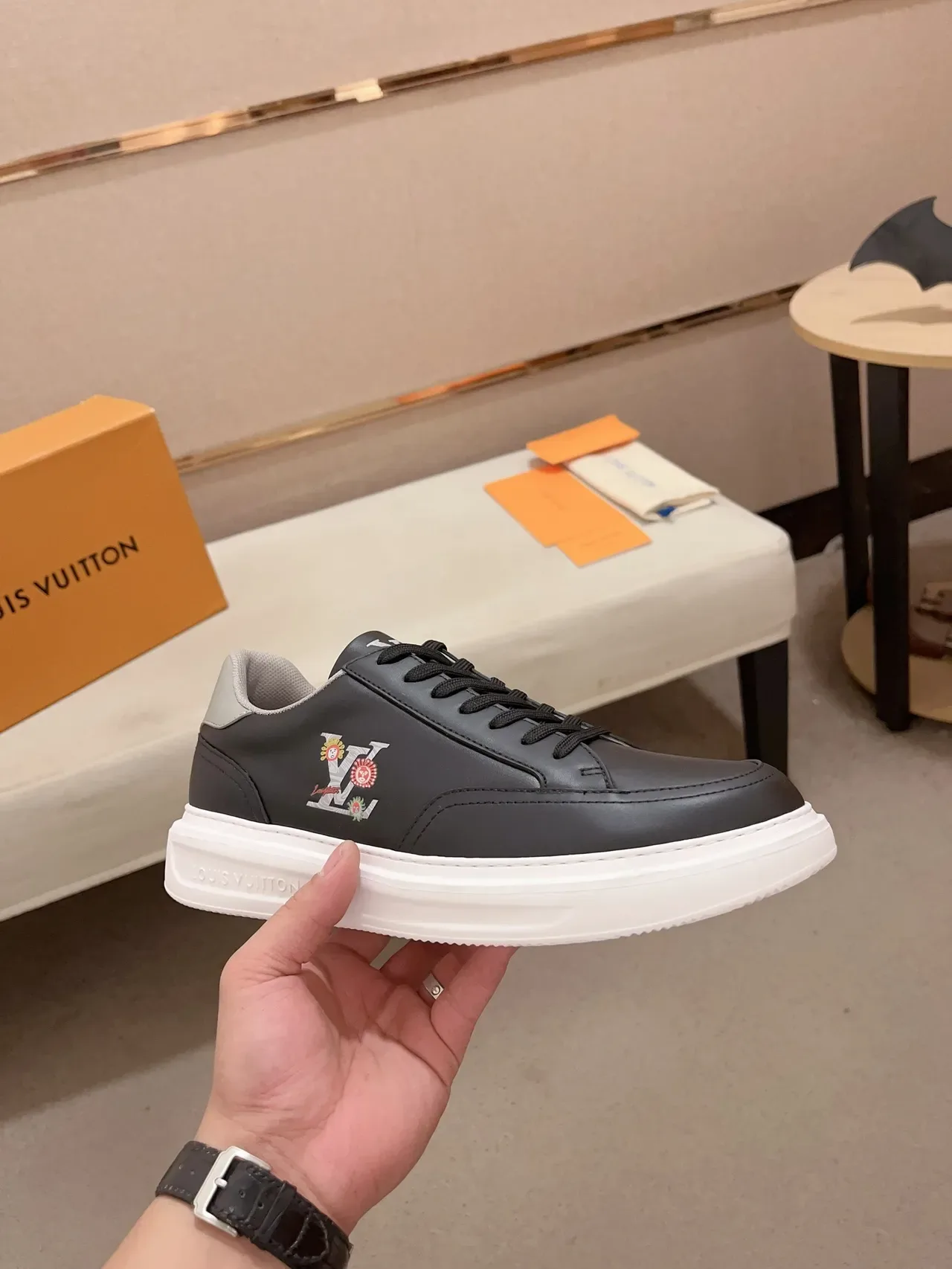 Louis Vuitton LV Trainer Sneakers Lifestyle Noir Blanc Cuir Supérieur Brodé Monogram 5
