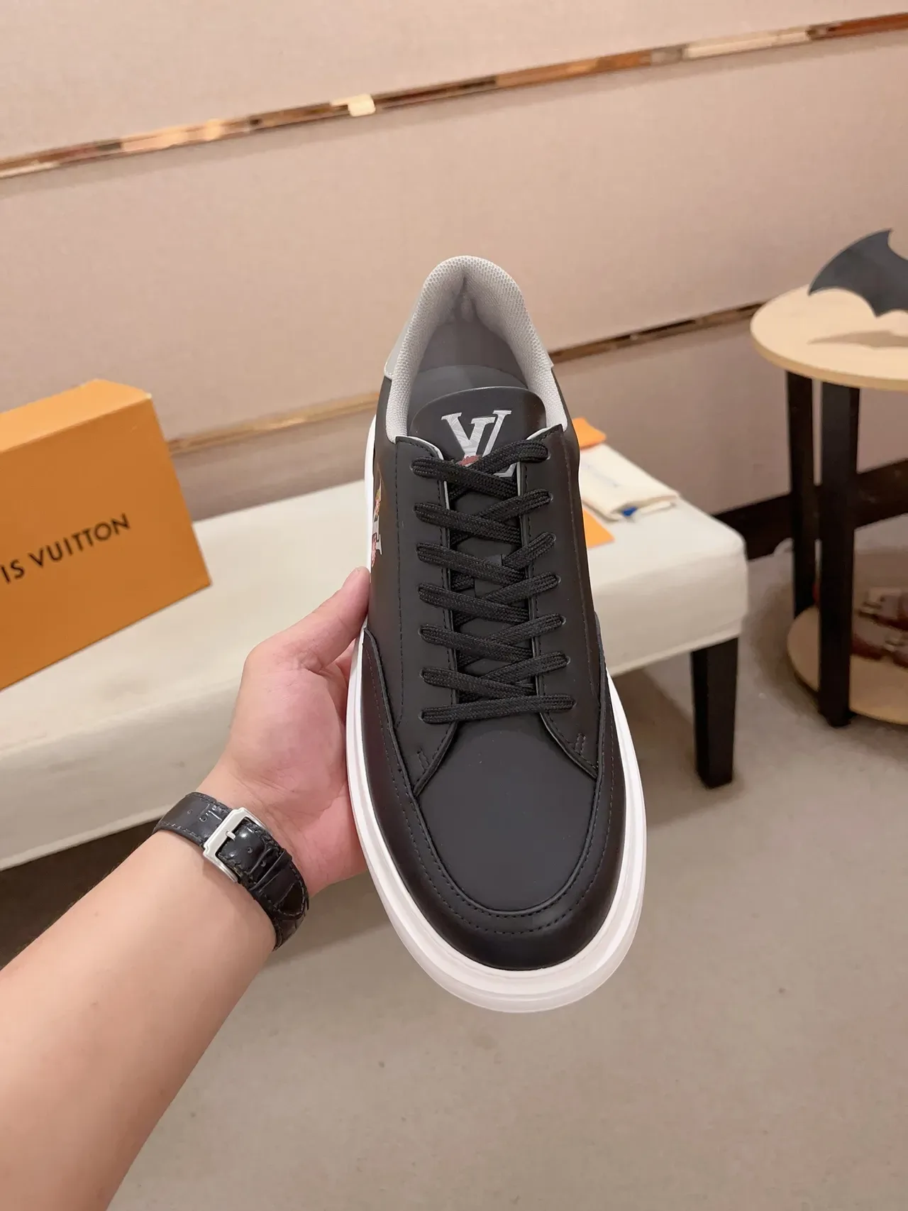 Louis Vuitton LV Trainer Sneakers Lifestyle Noir Blanc Cuir Supérieur Brodé Monogram 6