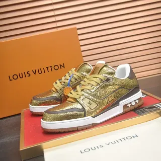 Louis Vuitton LV Trainer Tênis Lifestyle em Couro Cracked Metálico com Painéis em Camadas Construção Color Gold Brown