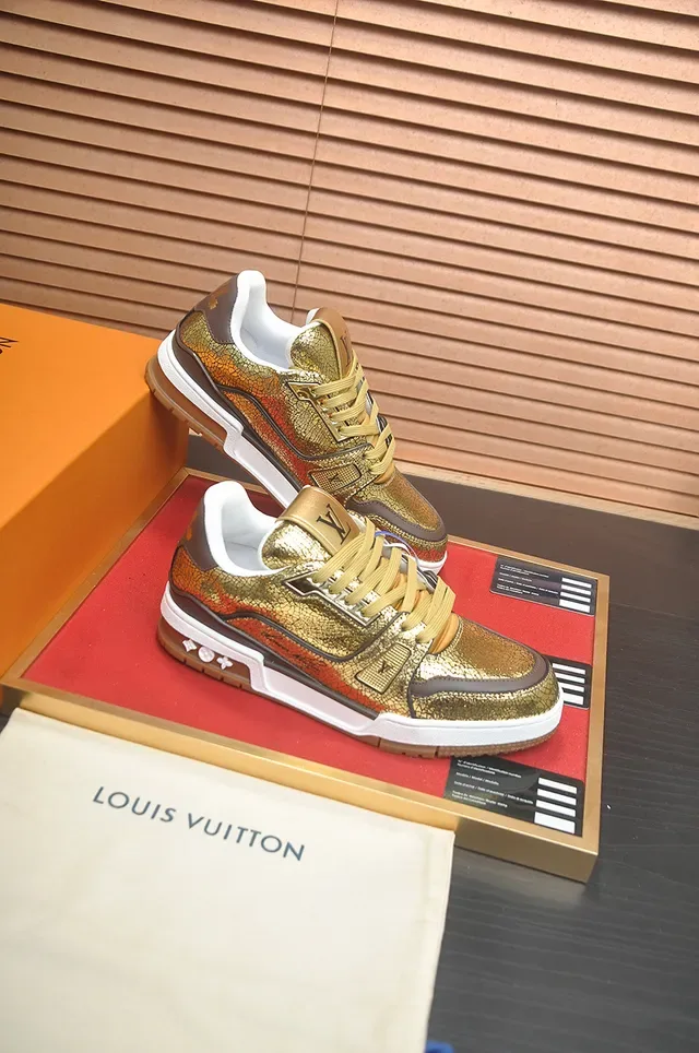Louis Vuitton LV Trainer 金棕色金属裂纹皮革 分层面板构造 生活方式运动鞋 4