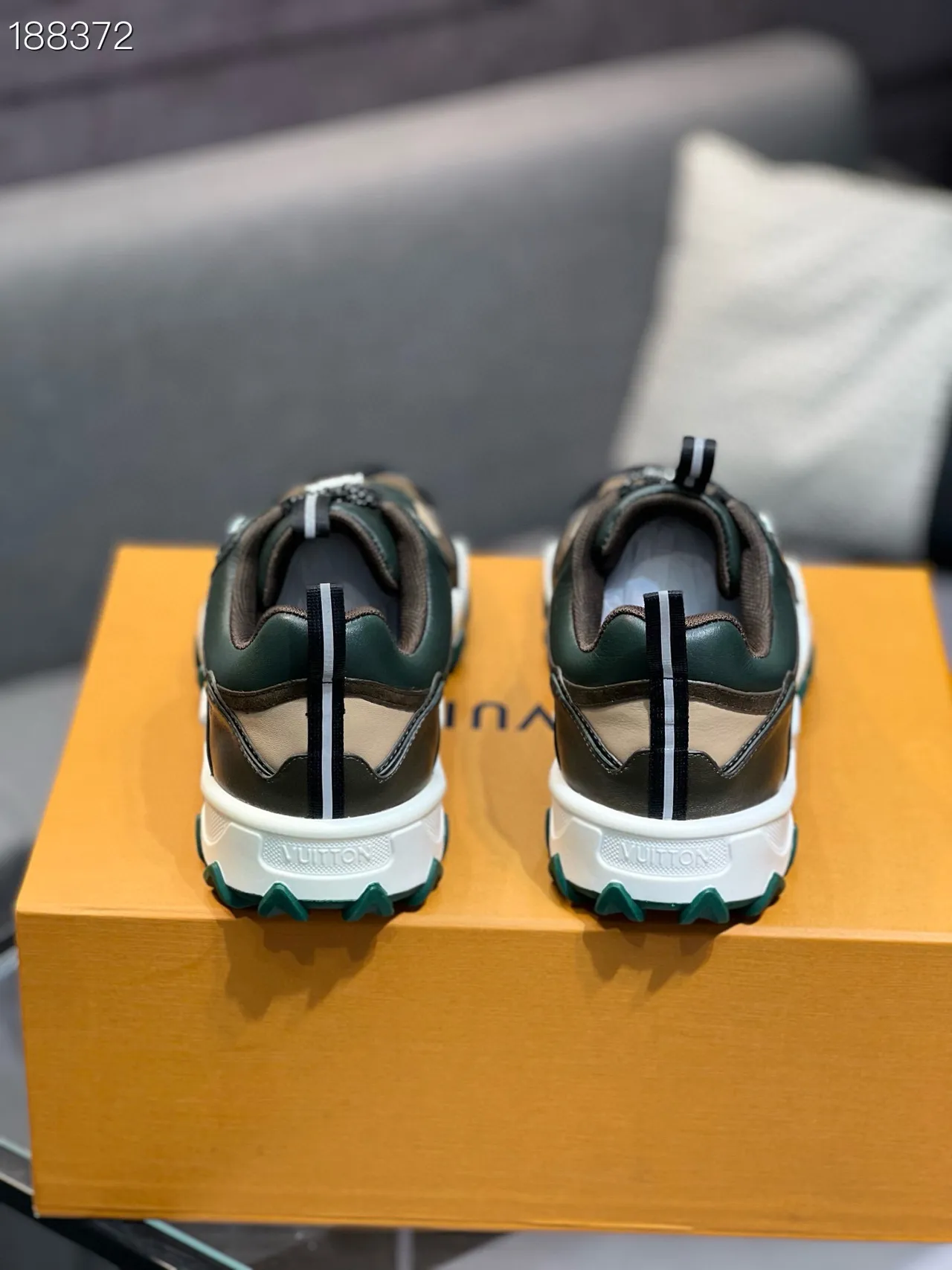 Louis Vuitton LV Trainer हरा भूरा एकल परतदार चमड़े-सुएड निर्माण मोटे स्नीकर 2