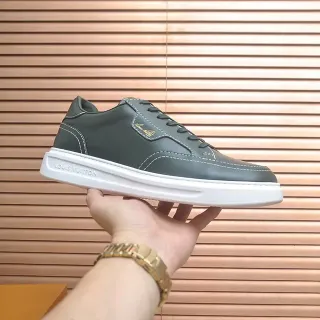 Louis Vuitton LV Trainer Verde Branco Couro Superior Costura Contraste Tênis Lifestyle